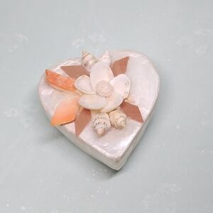 Stunning Heart-Shaped Decorative Trinket Box with Flower Shaped Sea Shell Design